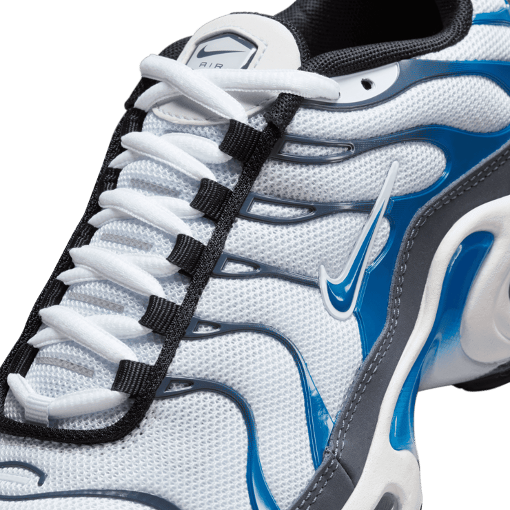 Nike Air Max Plus Big Kids' Angle 3