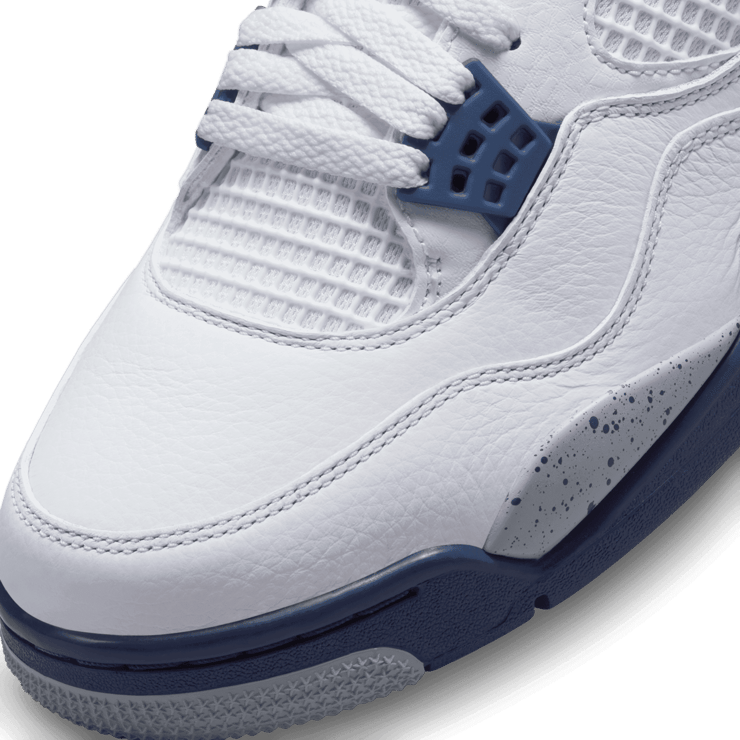 Air Jordan 4 Midnight Navy Angle 4