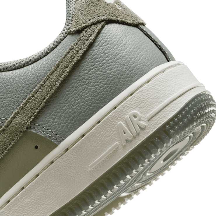 Nike Air Force 1 LV8 Big Kids' Angle 5