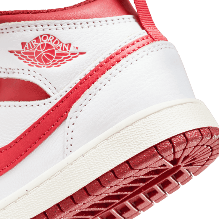 Air Jordan 1 Mid SE PS 'White Dune Red' Angle 4