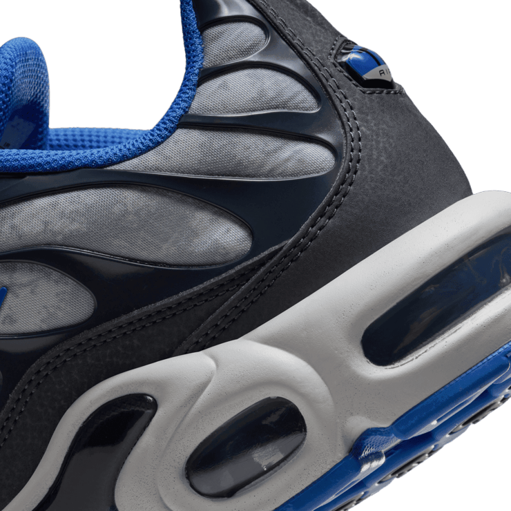 Nike Air Max Plus Social F.C. Angle 5