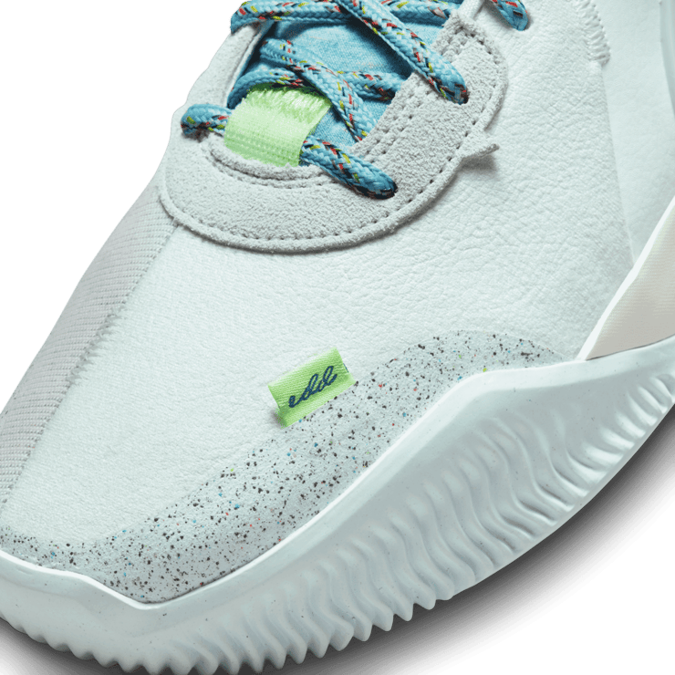 Nike Air Deldon Barely Green Angle 4