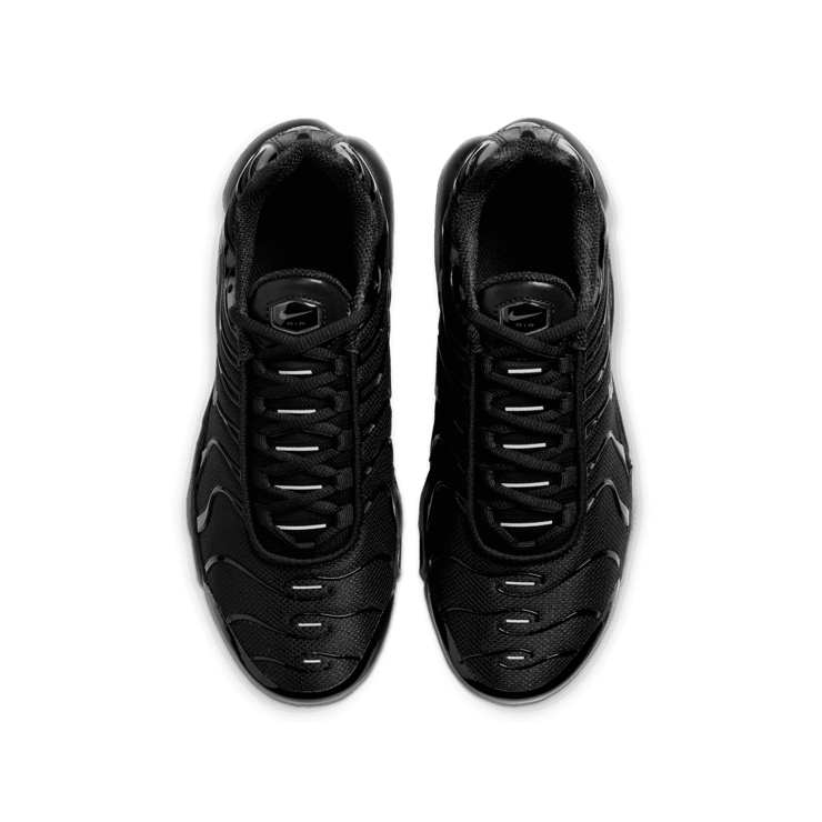 Nike Air Max Plus GS 'Triple Black' Angle 1