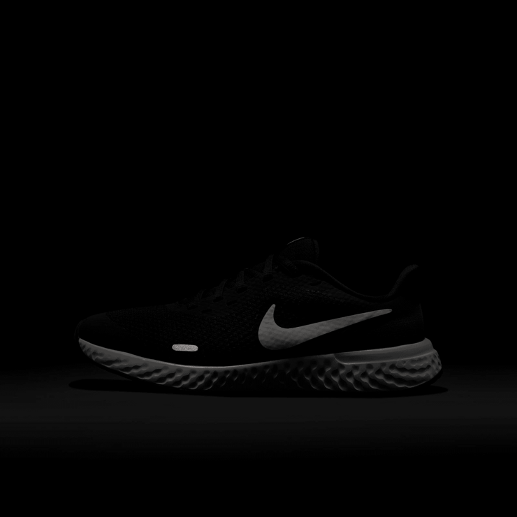 Nike Revolution 5 GS 'Black White' Angle 4