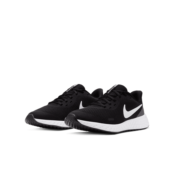 Nike Revolution 5 GS 'Black White' Angle 2