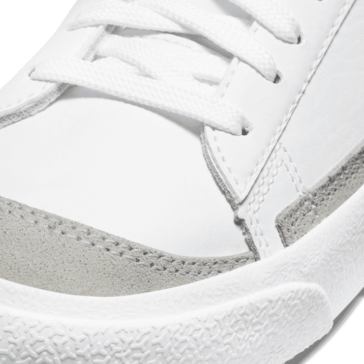 Nike Blazer Low '77 GS 'White Black' Angle 4