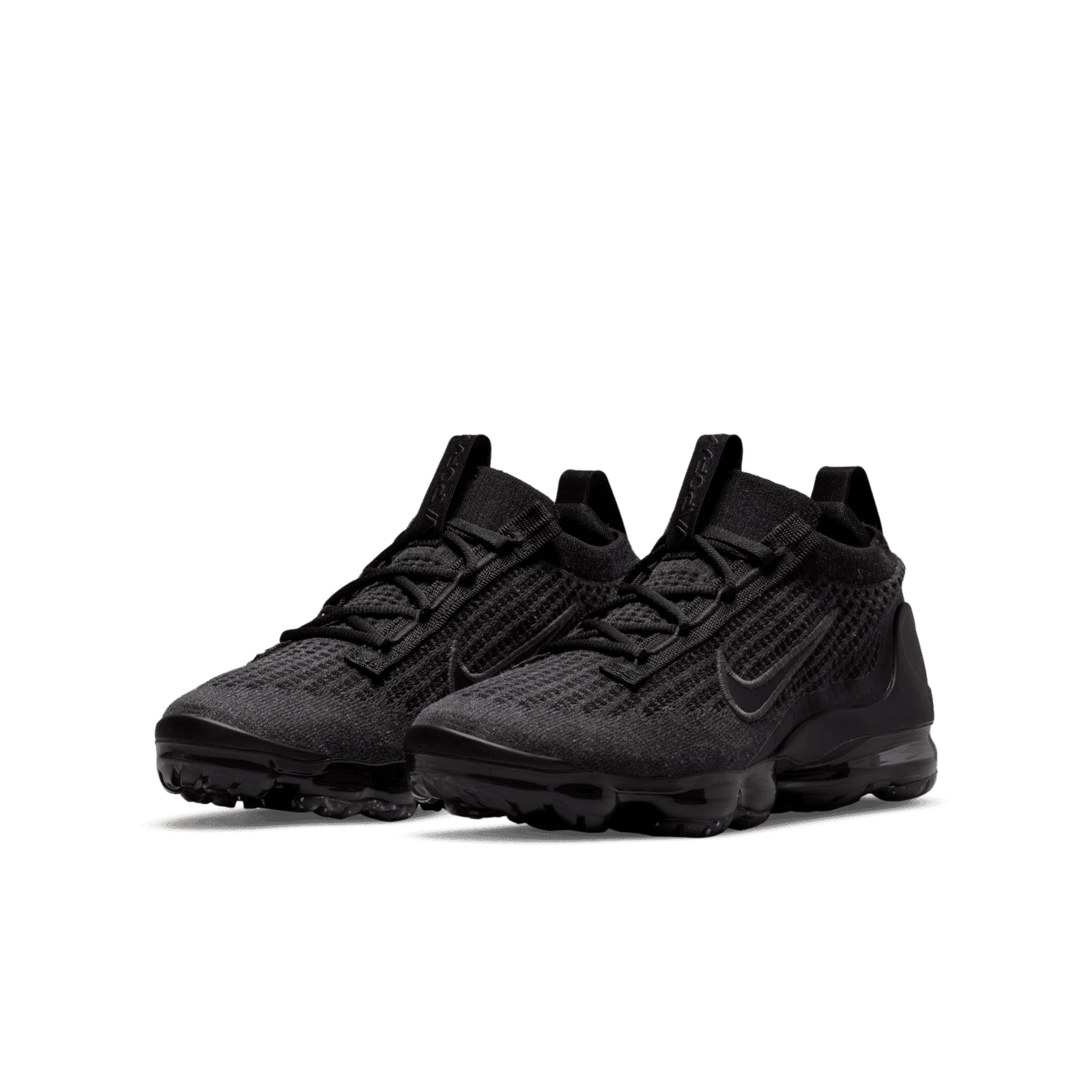 triple black vapormax 2021