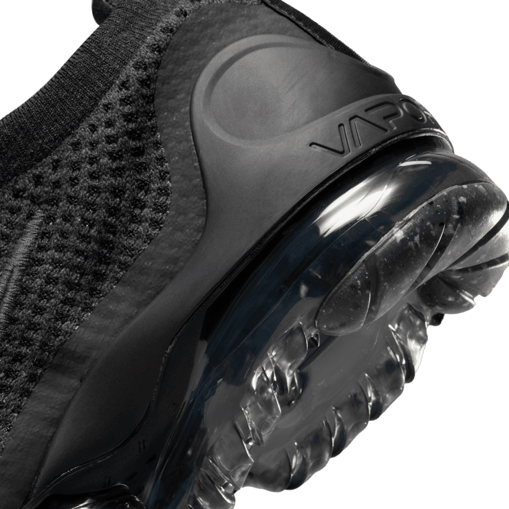 Nike Air VaporMax 2021 Flyknit GS 'Triple Black' Angle 3