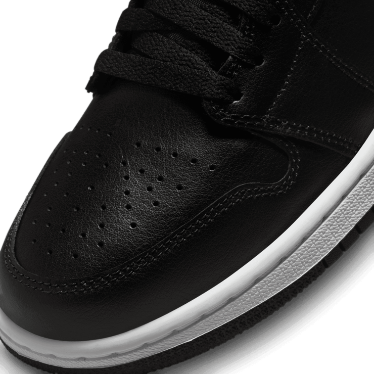 Jordan 1 Low Black White Angle 4