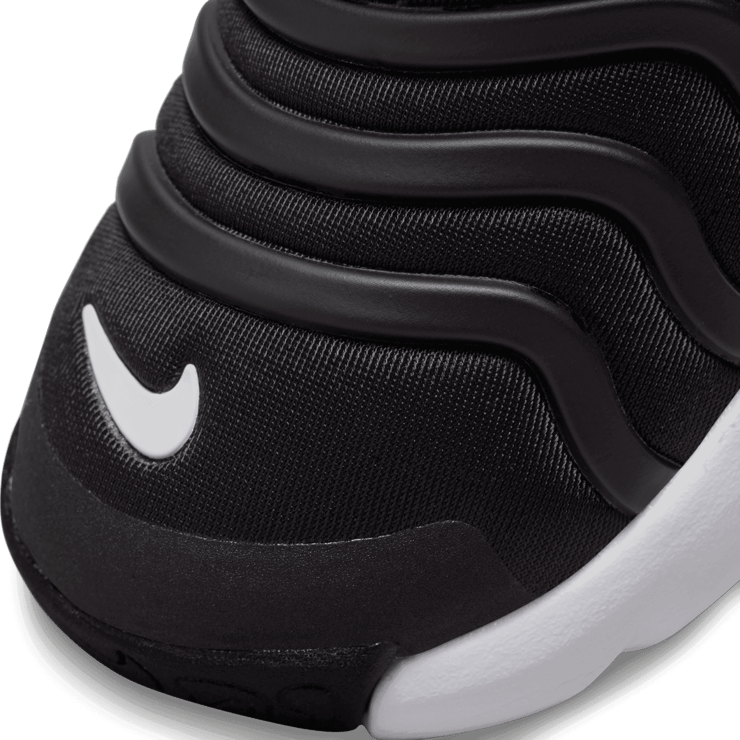 Nike Dynamo Go TD 'Black White' Angle 4