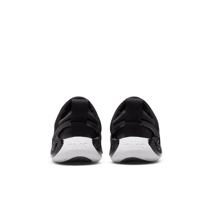 Nike Dynamo Go TD 'Black White' Angle 3