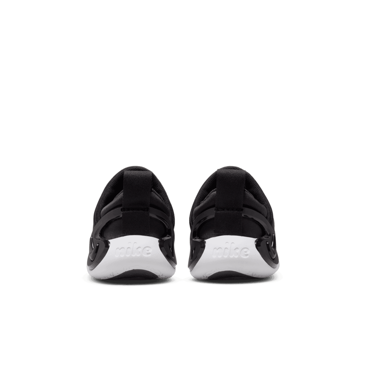 Nike Dynamo Go TD 'Black White' Angle 3