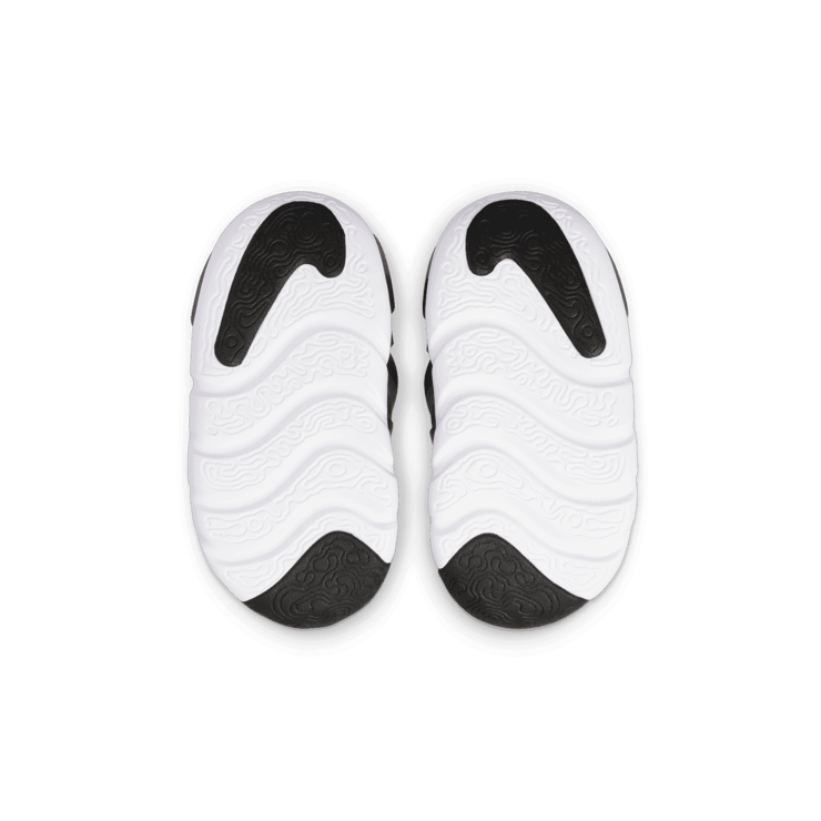 Nike Dynamo Go TD 'Black White' Angle 0