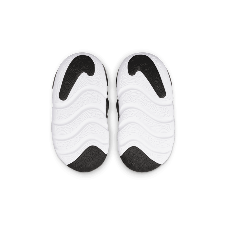 Nike Dynamo Go TD 'Black White' Angle 0