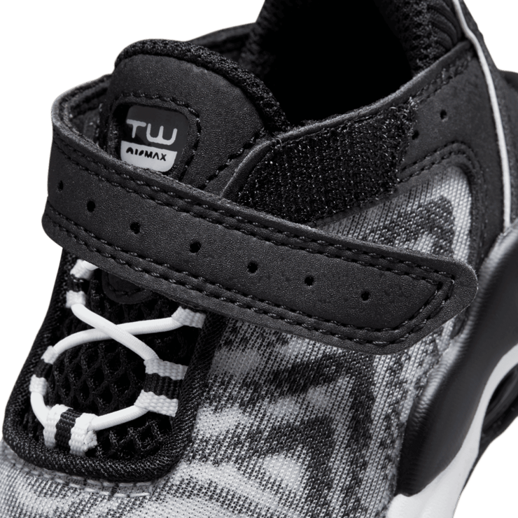 Nike Air Max TW TD 'Black White' Angle 3