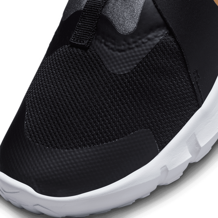 Nike Flex Runner 2 GS 'Black Metallic Gold' Angle 0
