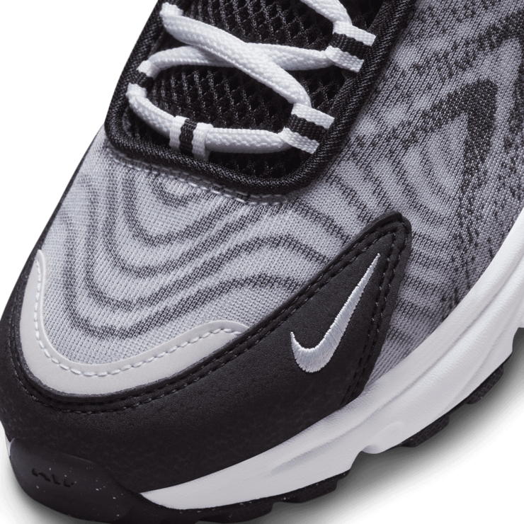 Nike Air Max TW GS 'Black White' Angle 4