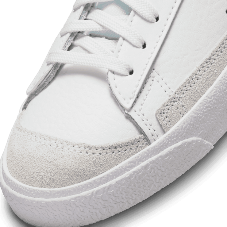 Nike Blazer Low '77 Vintage GS 'White Rush Fuchsia' Angle 4