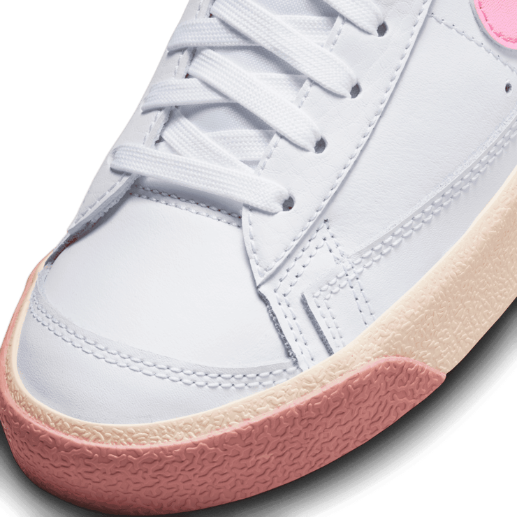 Nike Blazer Mid '77 GS 'White Pink Spell' Angle 3