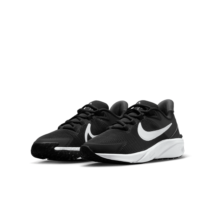 Nike Star Runner 4 GS 'Black White' Angle 1