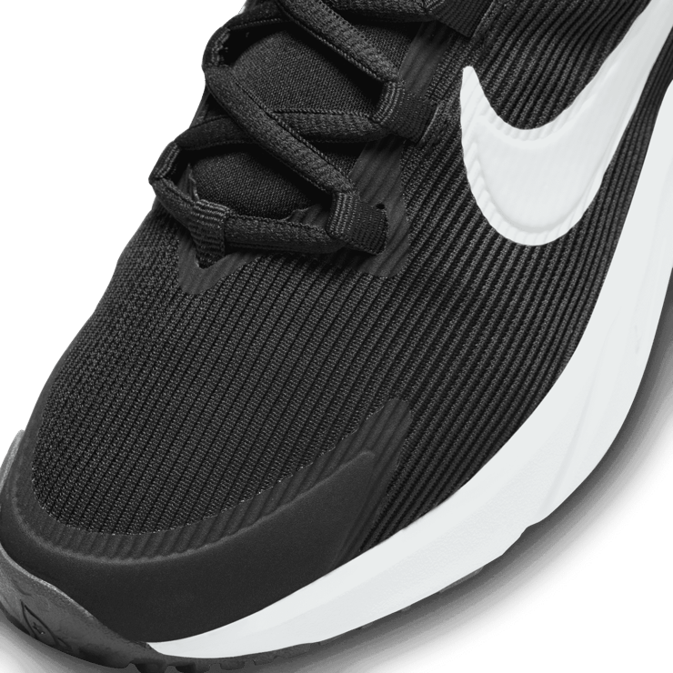 Nike Star Runner 4 GS 'Black White' Angle 2