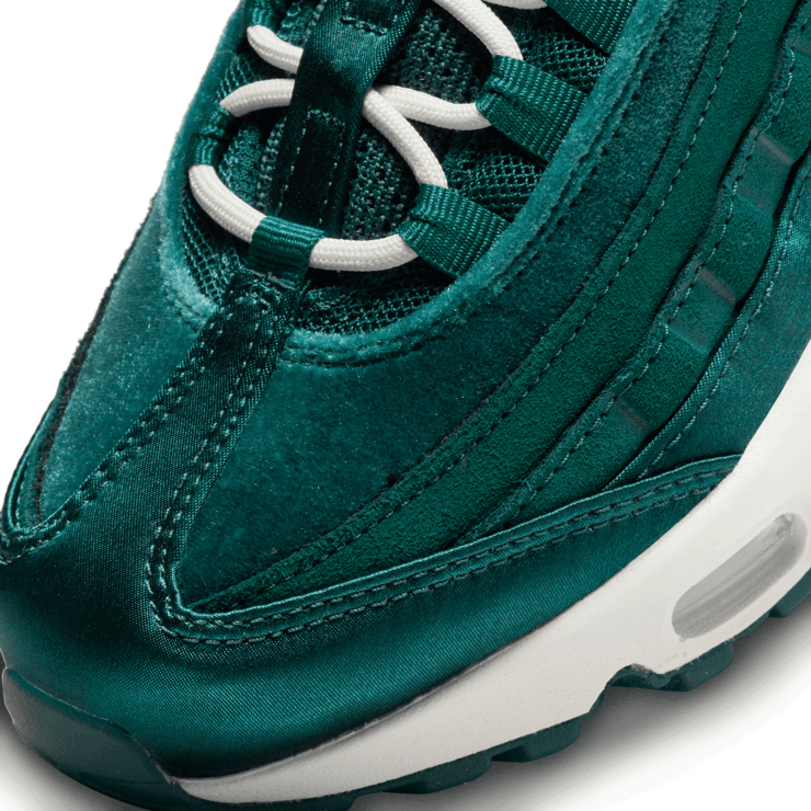 Nike Air Max 95 Green Velvet (W) Angle 0