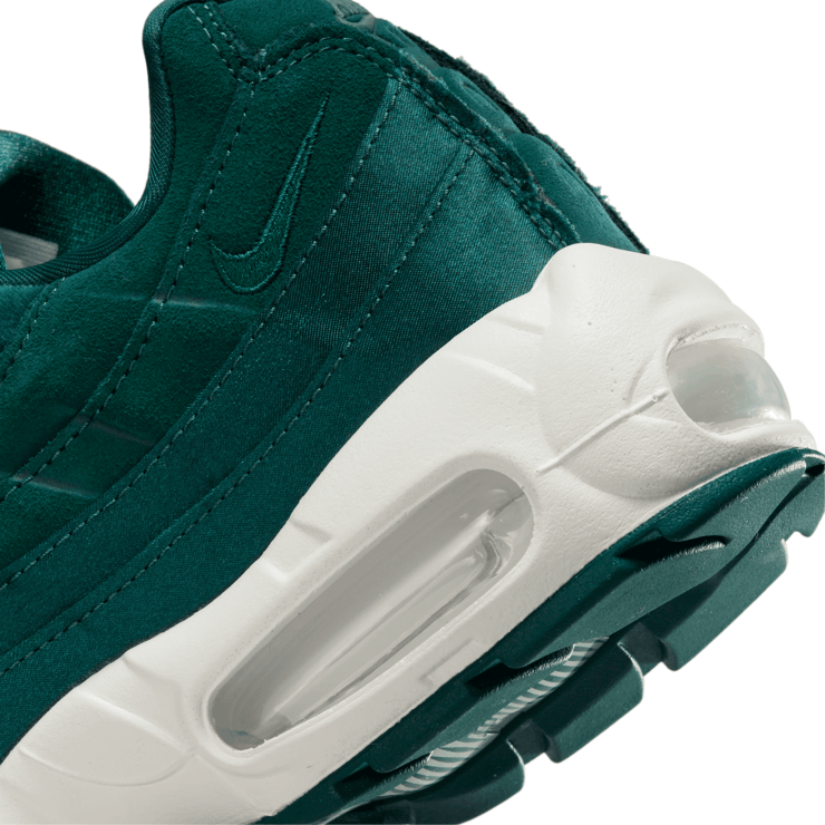 Nike Air Max 95 Green Velvet (W) Angle 1