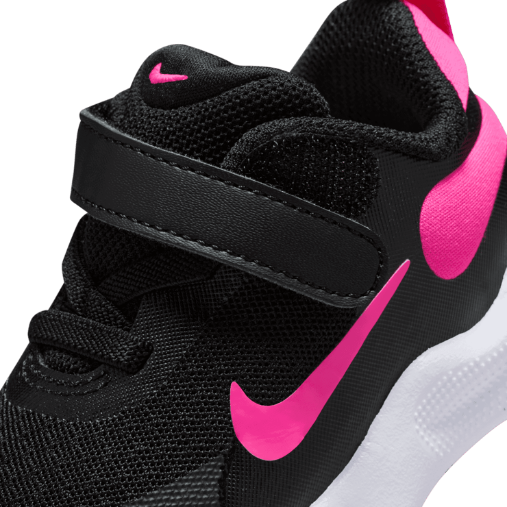 Nike Revolution 7 TD 'Black Hyper Pink' Angle 2