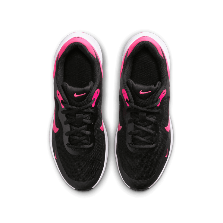 Nike Revolution 7 GS 'Black Hyper Pink' Angle 1