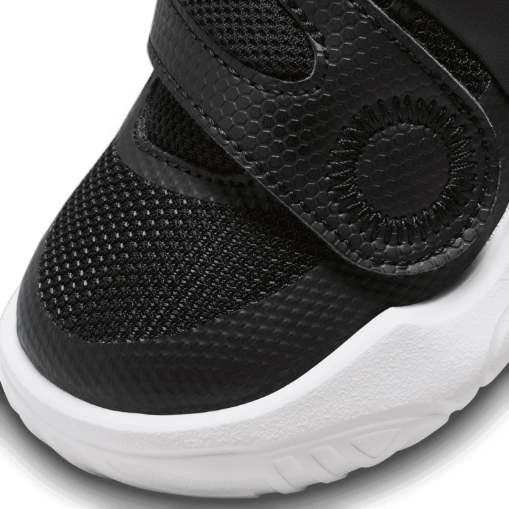 Nike Team Hustle D11 TD 'Black Metallic Gold' Angle 4