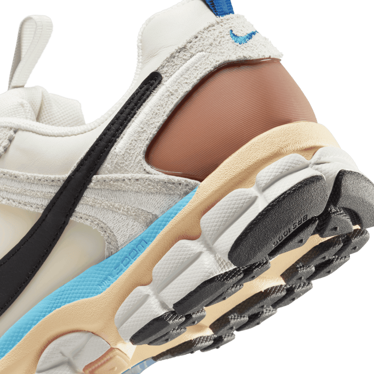 Nike Zoom Vomero 5 Premium Designed by Japan (W) Angle 5