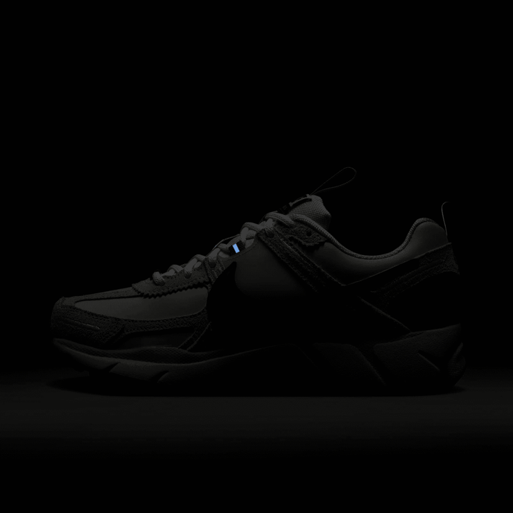 Nike Zoom Vomero 5 Premium Designed by Japan (W) Angle 9