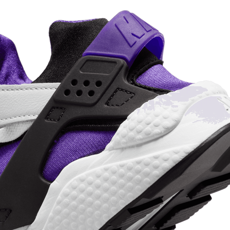 Nike Air Huarache OG 'Purple Punch' 2021 (W) Angle 5