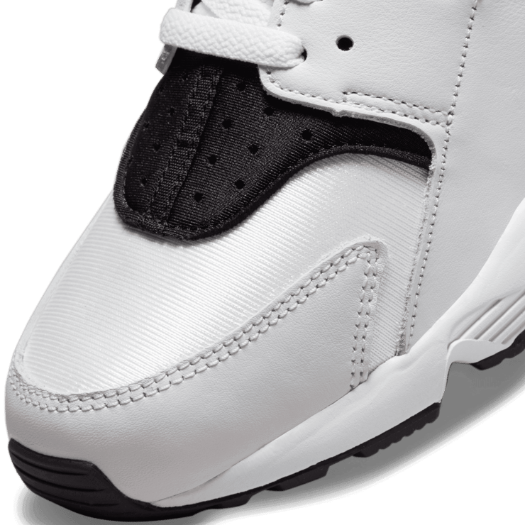 Nike Air Huarache OG 'Purple Punch' 2021 (W) Angle 4