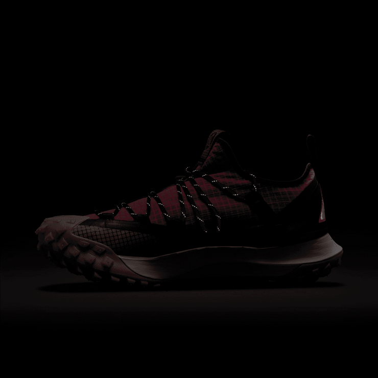 Nike ACG Mountain Fly Low 'Flash Crimson' Angle 6