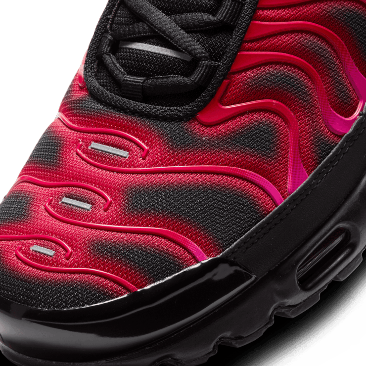 Nike Supreme x Air Max Plus TN 'University Red' Angle 4