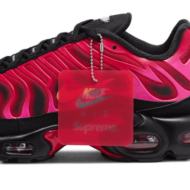 Nike Supreme x Air Max Plus TN 'University Red' Angle 10
