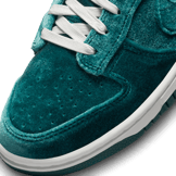Nike Dunk Low Green Velvet (W) Angle 4