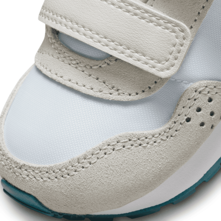 Nike MD Valiant 'White Pink Spell' (TD) Angle 5