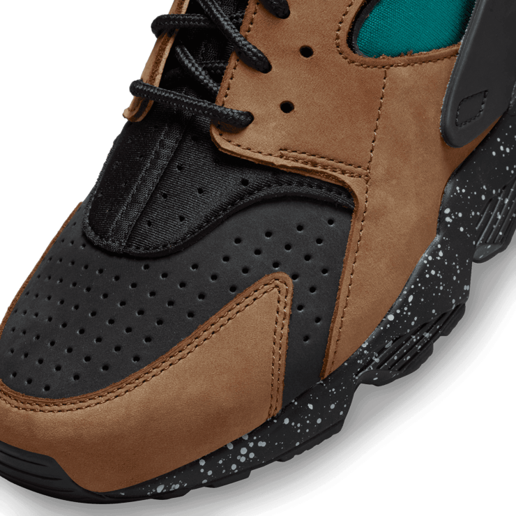 Nike Air Huarache Mowabb Light British Tan Geode Green Angle 4