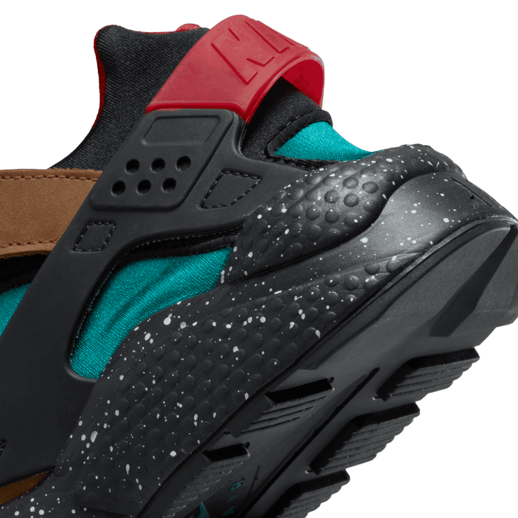 Nike Air Huarache Mowabb Light British Tan Geode Green Angle 5