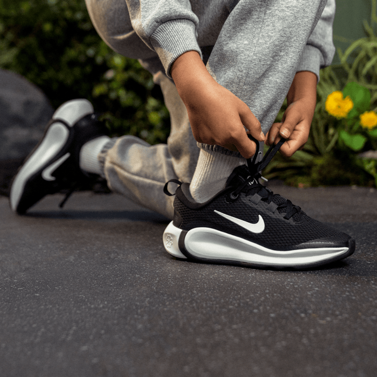 Nike Infinity Flow 'Black White' (GS) Angle 6