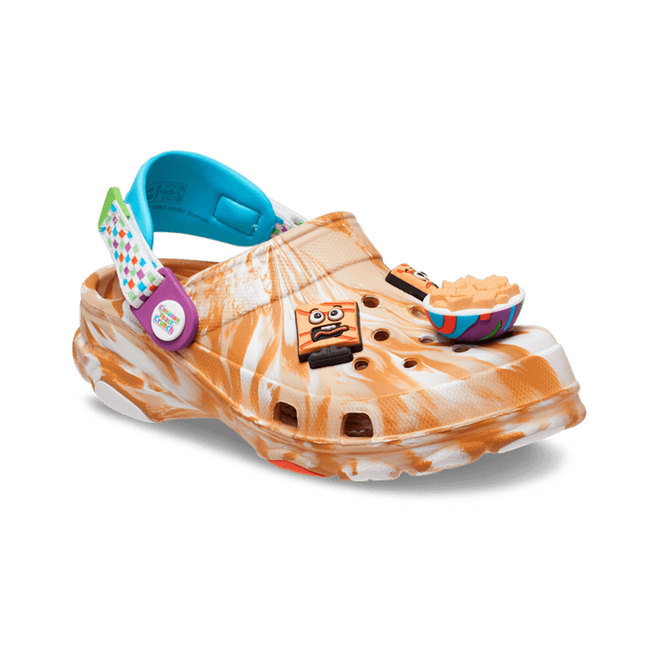 Crocs Classic Clog Cinnamon Toast Crunch (GS) Angle 3