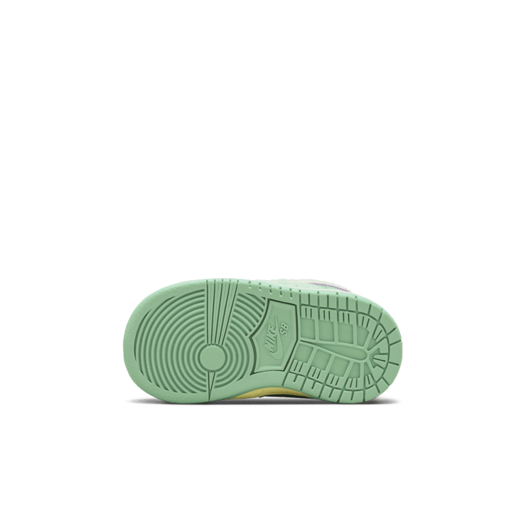 Nike SB Dunk Low Verdy Visty (TD) Angle 2