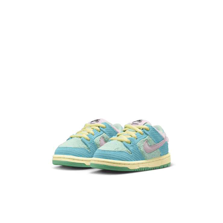 Nike SB Dunk Low Verdy Visty (TD) Angle 4