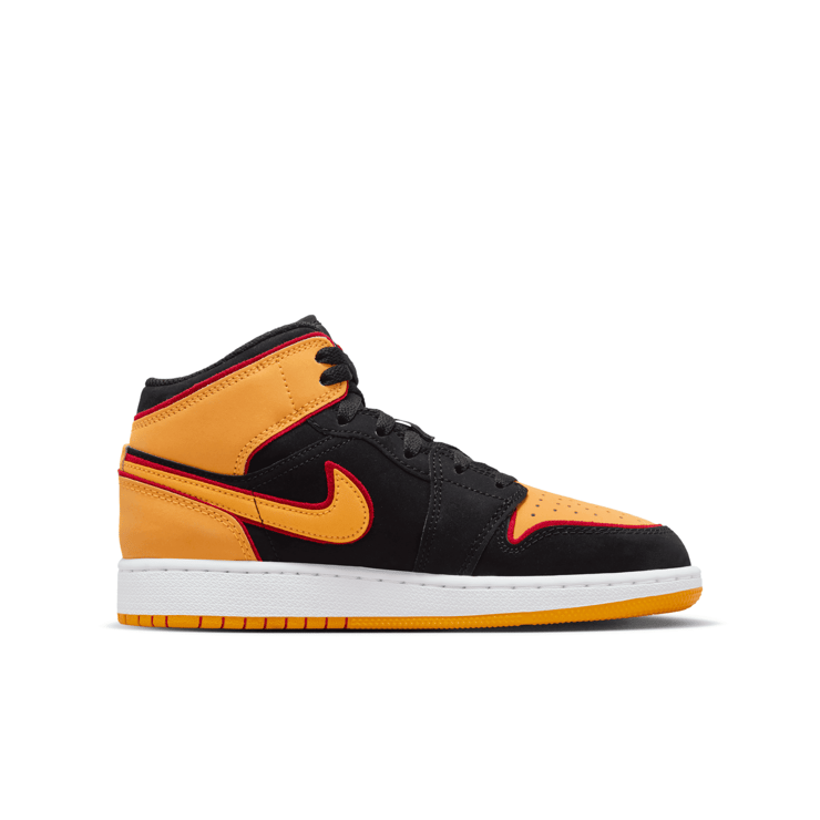 Air Jordan 1 Mid SE (GS) Angle 1