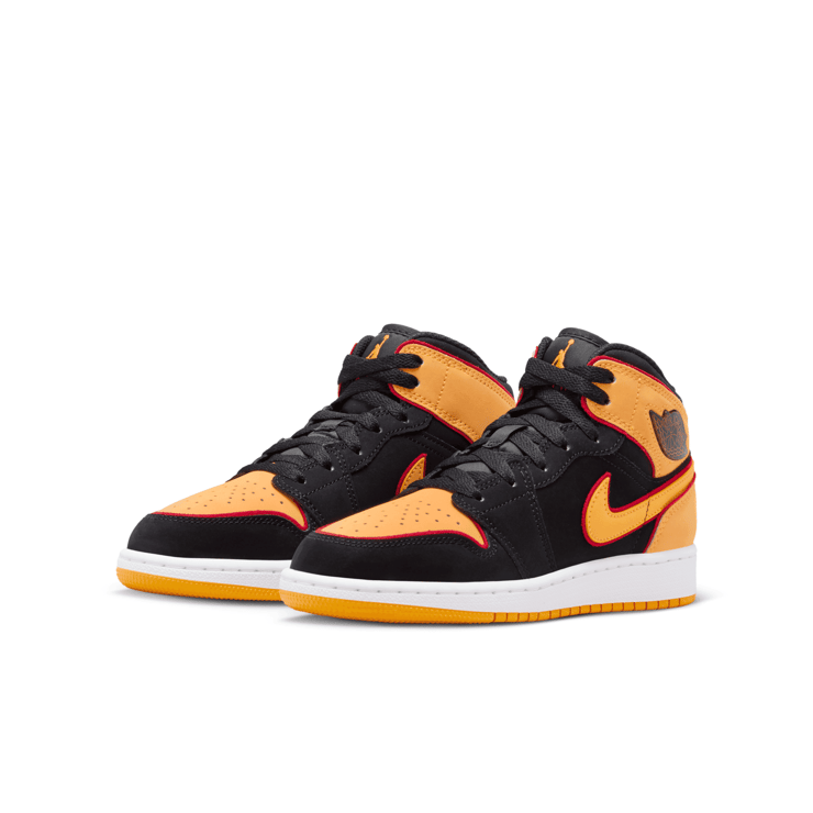 Air Jordan 1 Mid SE (GS) Angle 3