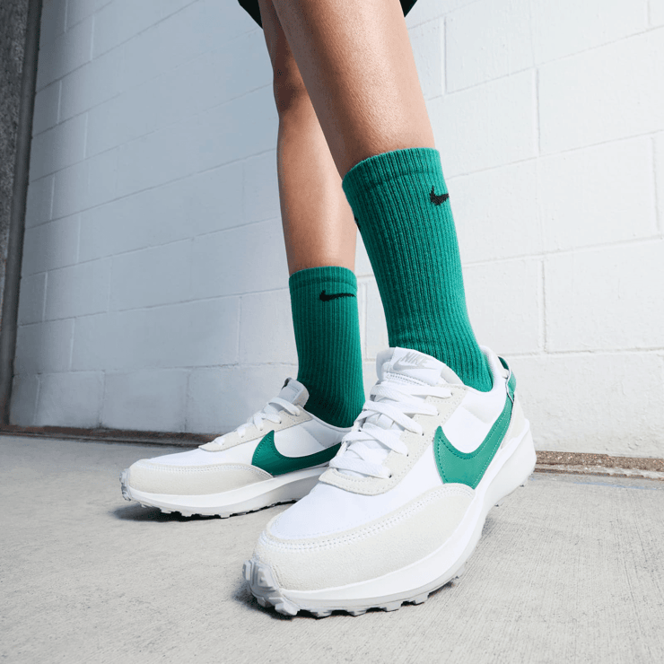 Nike Waffle Debut Angle 0