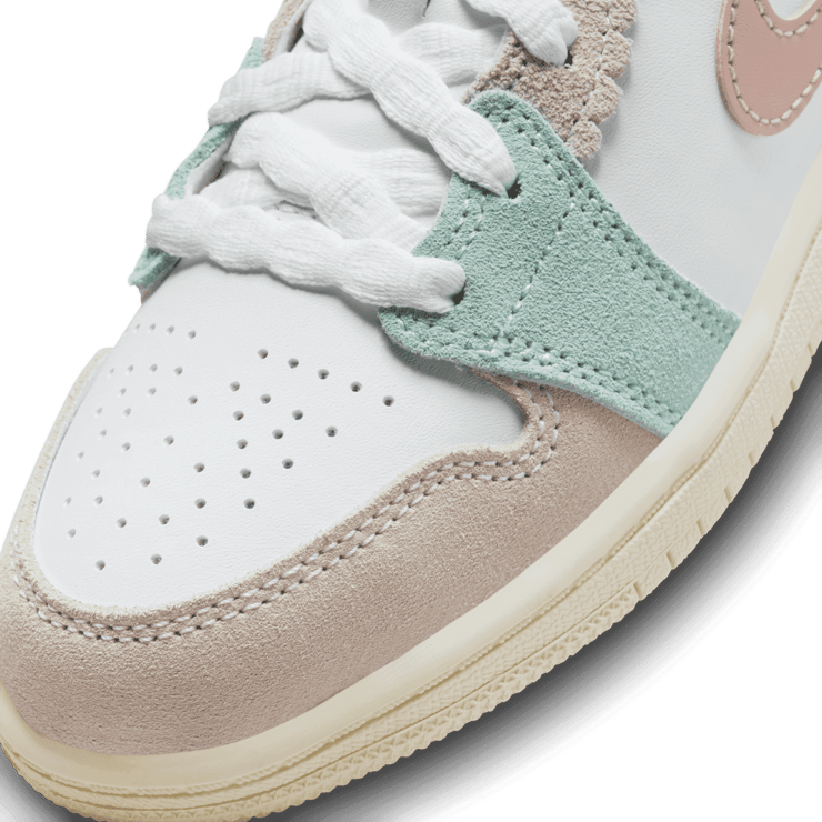 Air Jordan 1 Mid SE 'Scalloped Edge' (PS) Angle 4