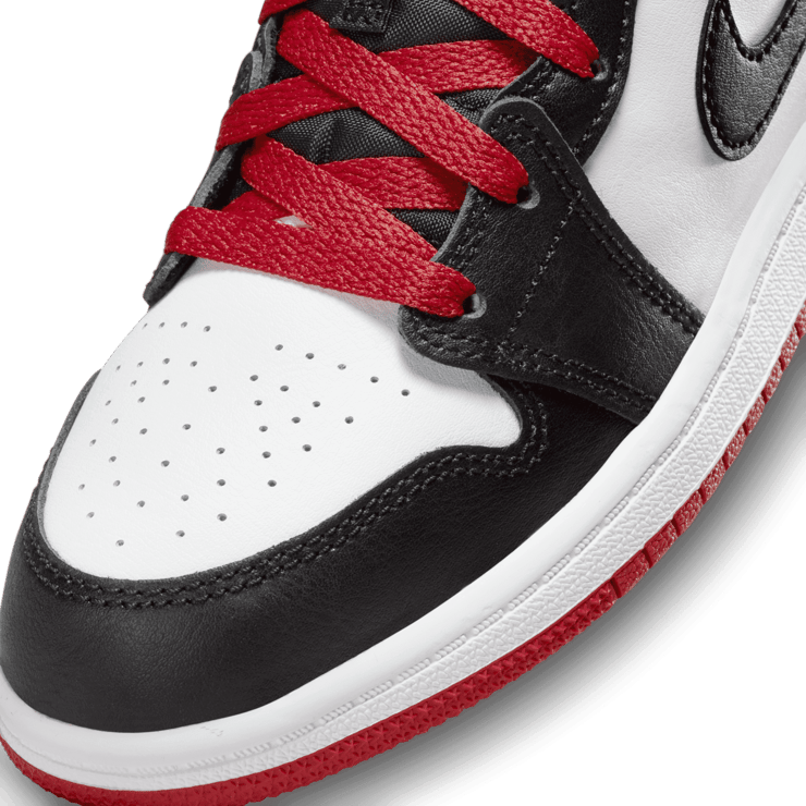 Air Jordan 1 Mid  'Gym Red Black Toe' (PS) Angle 4